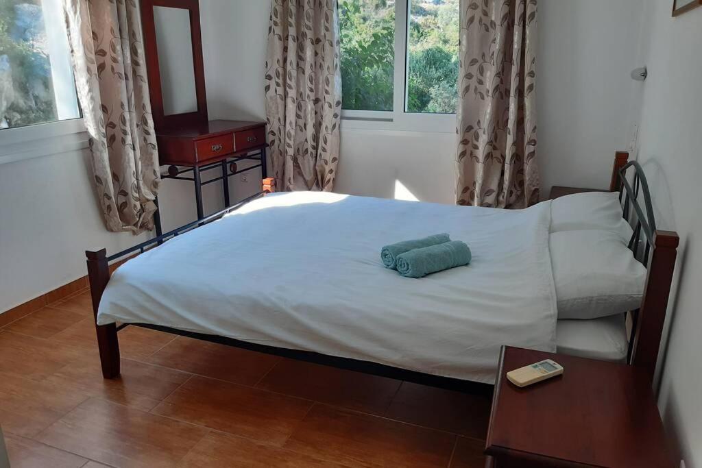 Villa Sunrise With Stunning Views And Private Pool Katokhórion Exteriör bild